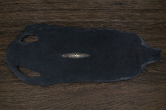 Шкурка ската, 340×140мм (черная)