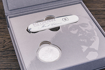 Складной нож Huntsman Karl Elsener Commemorative Coin Set 2018