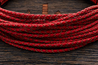 Кожаный плетенный шнурок 3,0мм, отрез кратно 1м (красный)